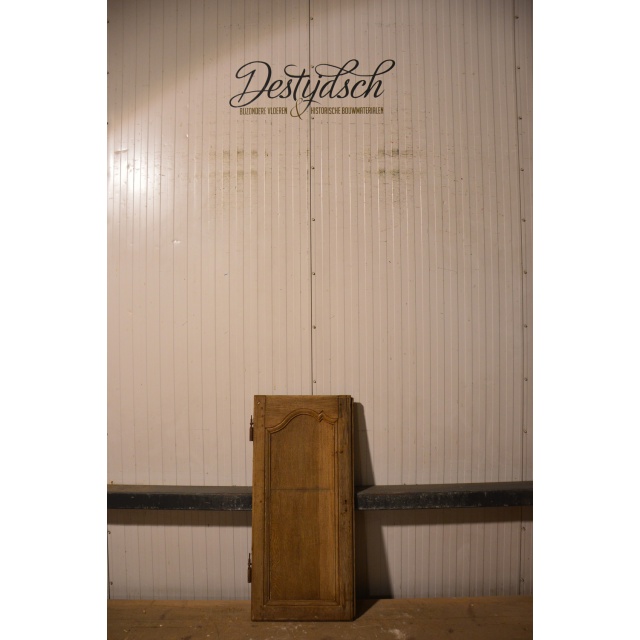 Oude geloogde kastdeur 