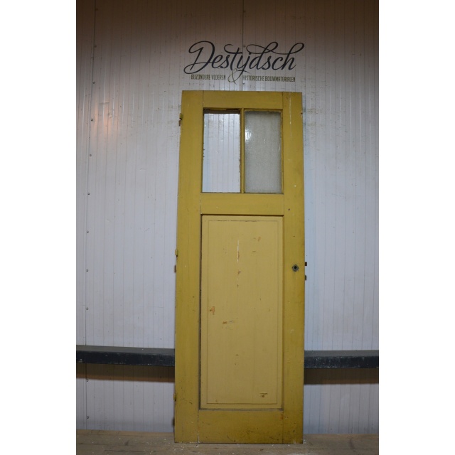 Oude drievaks paneeldeur met glas     