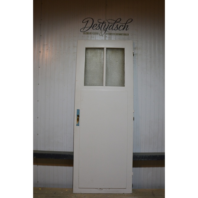 Oude drievaks paneeldeur met glas      