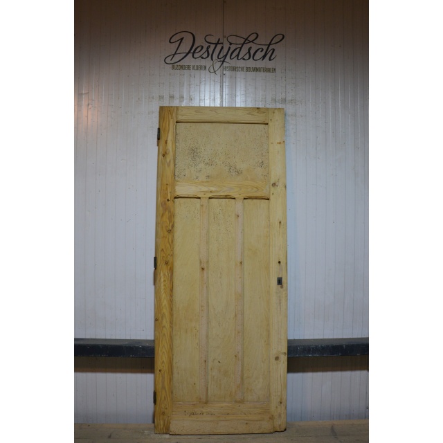Oude geloogde deur   