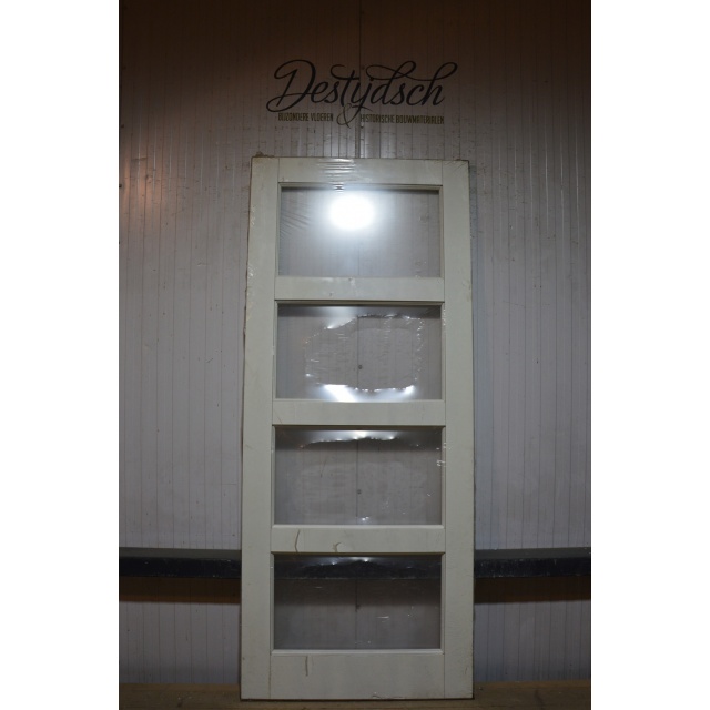 Nieuwe deur met glas 