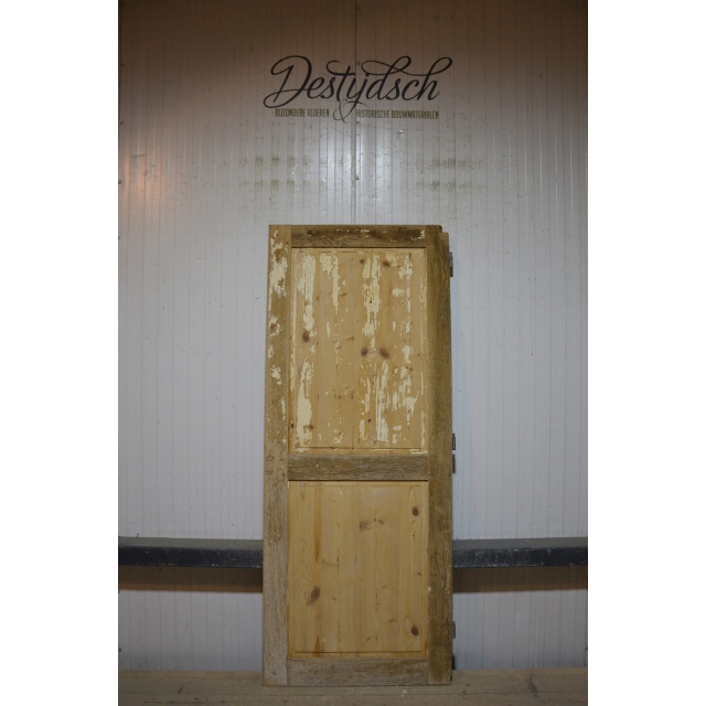 Oude geloogde deur  