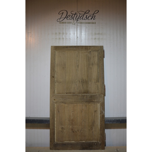 Oude geloogde eiken deur  