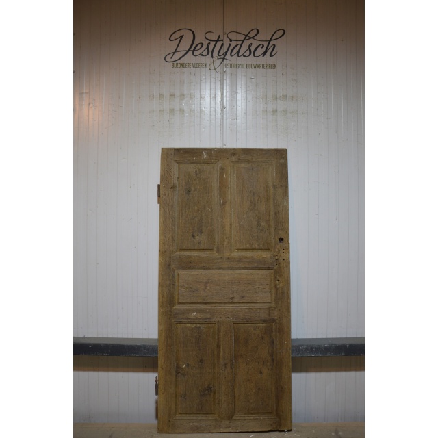 Oude geloogde eiken deur  