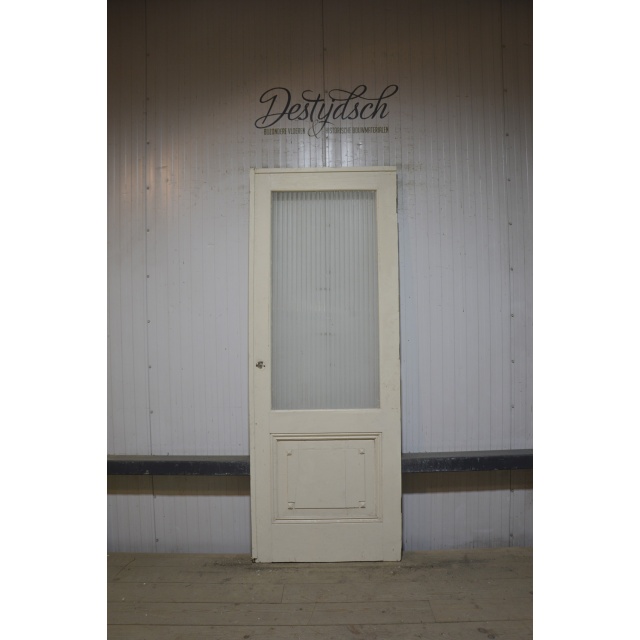Oude paneeldeur met glas 