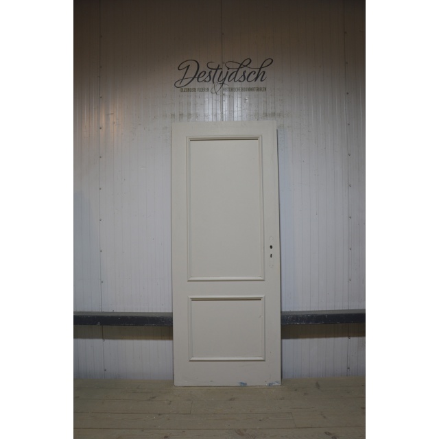 Oude tweevaks opdekpaneeldeur 