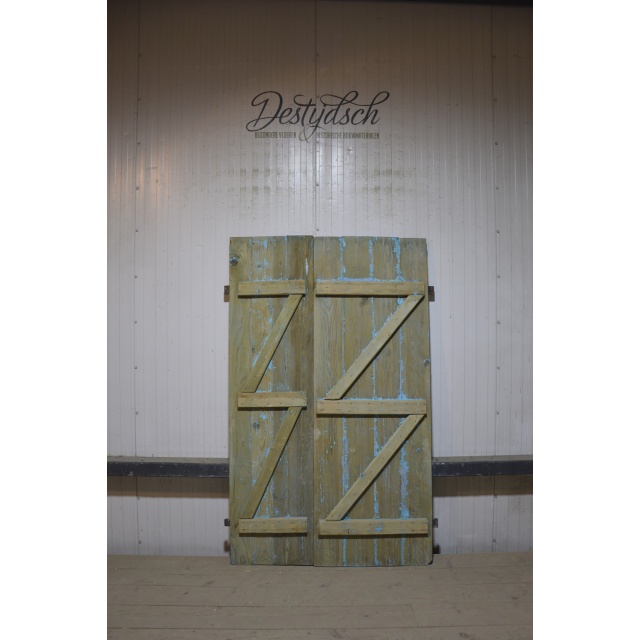 Set oude geloogde luiken 