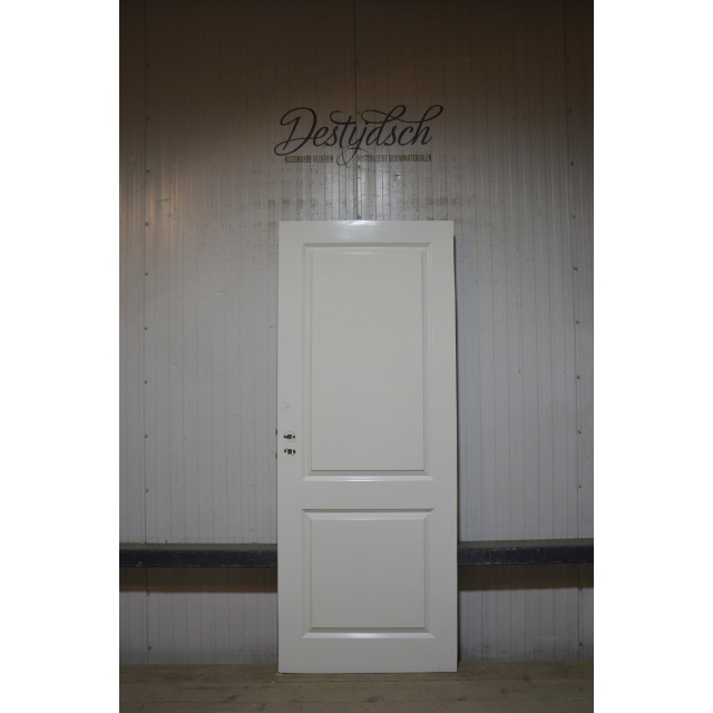 Oude tweevaks boardpaneeldeur 