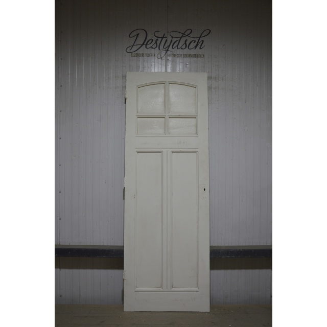 Klassieke drievaks paneeldeur met ruitjes 