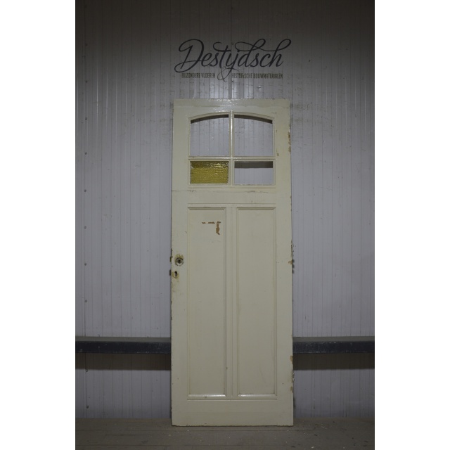 Klassieke drievaks paneeldeur met ruitjes 