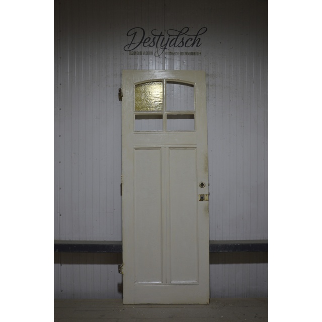 Klassieke drievaks paneeldeur met ruitjes 