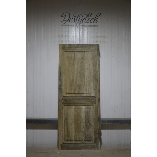 Oude geloogde opdekdeur 