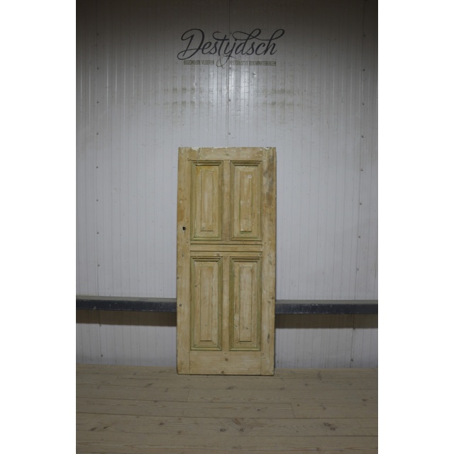 Oude geloogde deur    