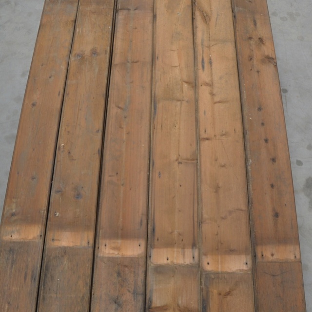 Oude grenen planken met v-groef