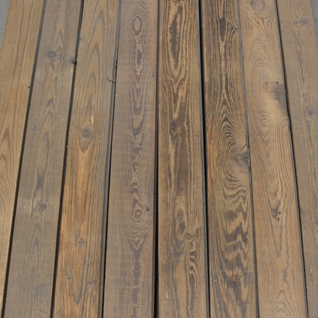 Geborstelde oude grenen planken  