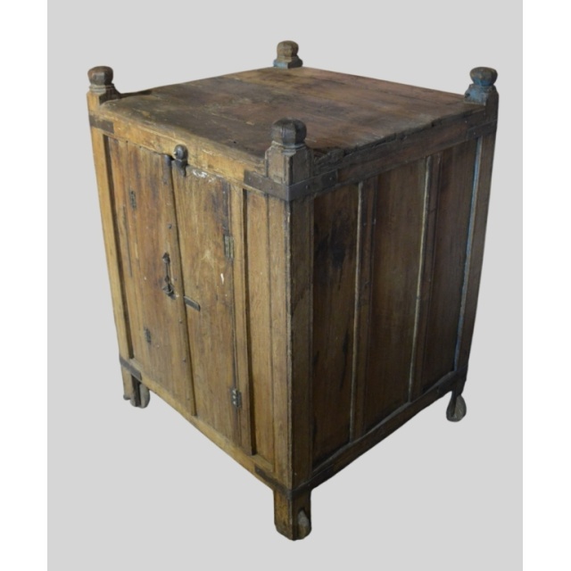 Unieke Indiase kast van oud hout 
